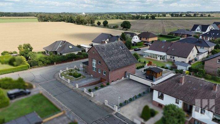 Idyllisch gelegen am Feldrand