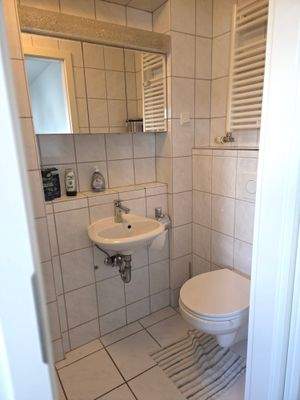 Badezimmer mit Dusche Bild 1 im 1. Stock.jpg