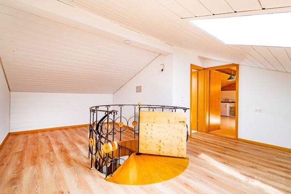 Wohnung 2: Treppenaufstieg