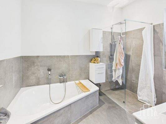 CAM02839G0-PR0330-STILL022