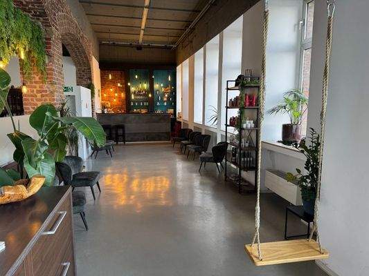 Friseursalon im Erdgeschoss