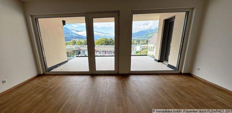 Wohnraum mit Ausblick in Richtung Innsbruck