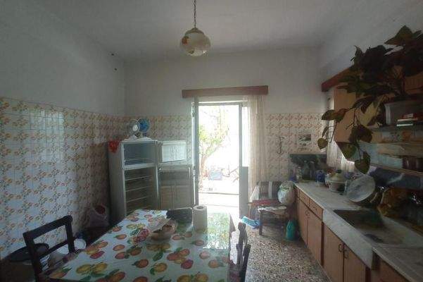 Kreta, Kastelli: Einfamilienhaus mit großem Garten in traditionellem Dorf zu verkaufen