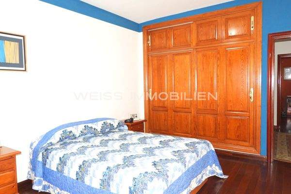 ...mit großem Einbauschrank