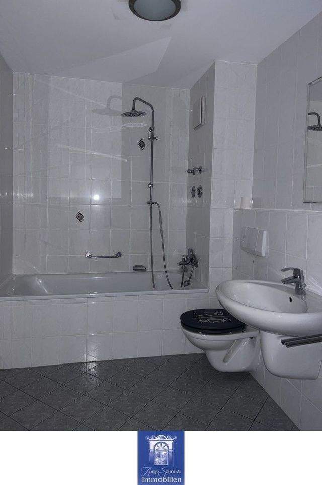 Sehenswerte Wohnung mit Balkon und Bad mit Wanne! - Photo 2