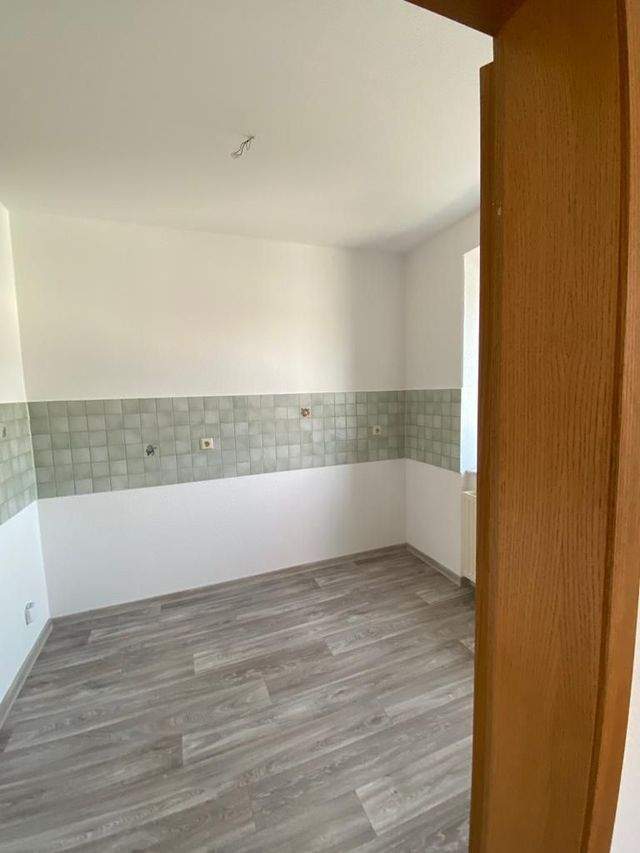Schöne helle 2 Raum Wohnung nach Renovierung Zwickau Planitz Nähe Markt zu vermieten - Photo 1