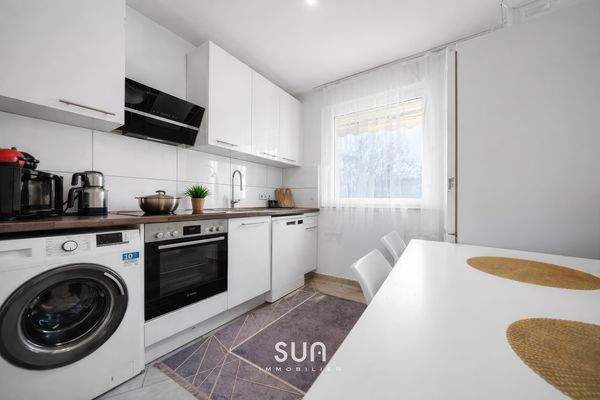 MODERNE EINBAUKÜCHE