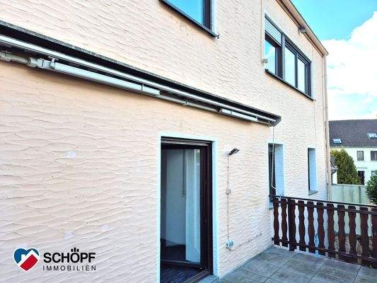 Wohnung 1.OG - Blick von Terrasse aufs Haus