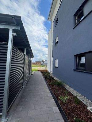 Haus, Müll- und Fahrradhäuschen.JPG