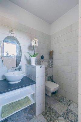 bathroom-2-1 (1).jpg