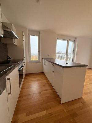 Moderne Küche mit Kochinsel