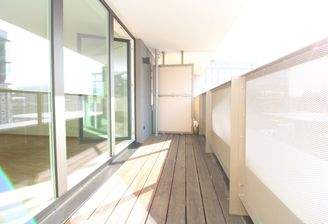 Balkon mit Glasfront