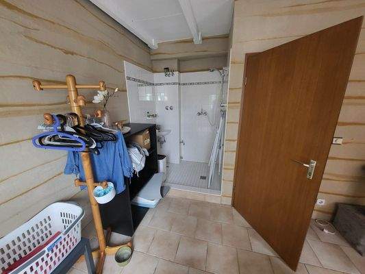 Dusche im Kellerbereich .jpg