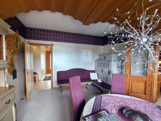 Esszimmer mit Kachelofen