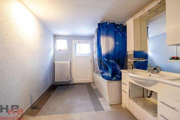 Badezimmer 1  Souterrain, Whg. 1