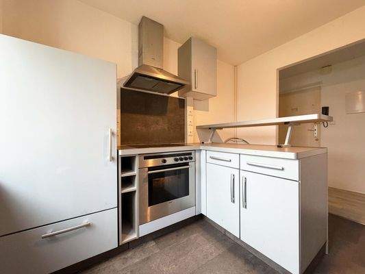 Küche: Herd, Stauraum und kurze Wege sorgen hier für einen praktischen Start in jede Mahlzeit