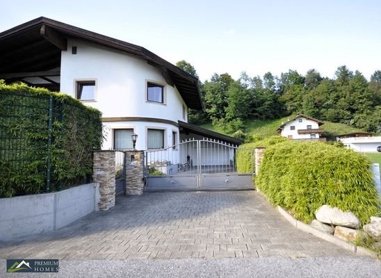 BREITENBACH AM INN - Idyllisches Einfamilienwohnhaus - Hausansicht mit Zufahrt