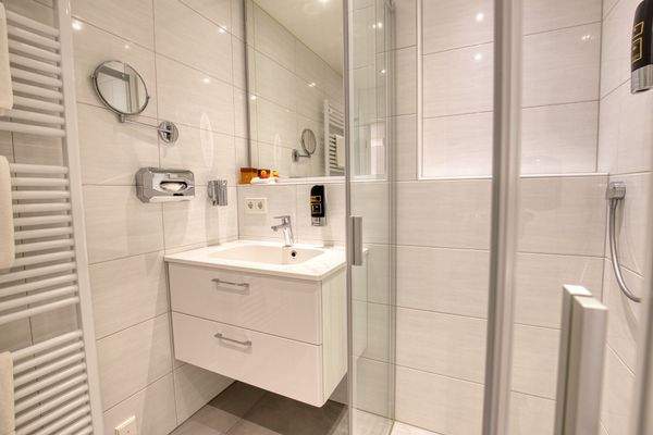 Zimmer frei in Gerlingen eigenes Bad bei Stuttgart urbanbnb (2).jpg