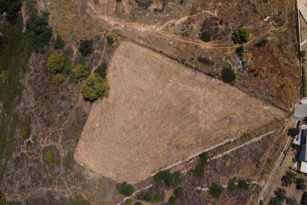 Kreta, Chania: Außergewöhnliches Grundstück mit Blick auf die Stadt und das Meer im Stadtteil Halepa zu verkaufen