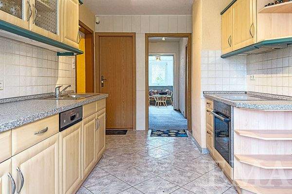 ... mit Einbauküche