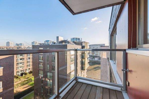 Südostbalkon mit Blick über die Dächer der HafenCity