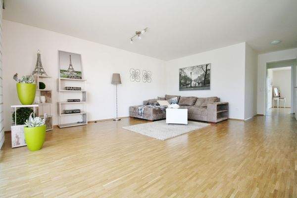 Wohnbereich (Musterwohnung).JPG