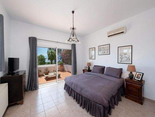 Kreta, Elounda: Villa mit Pool und atemberaubendem Meerblick auf die Bucht zu verkaufen