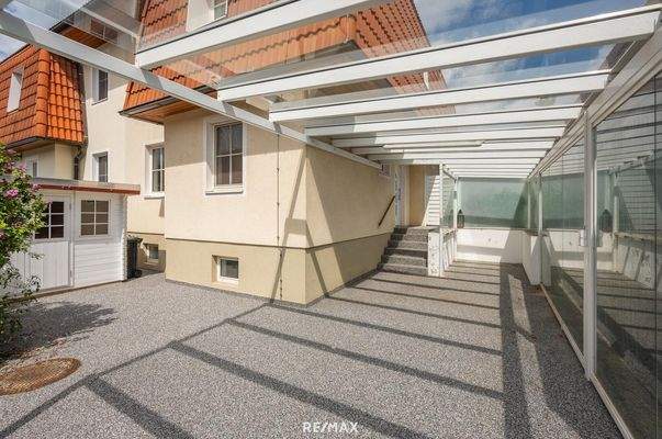 überdachter Carport