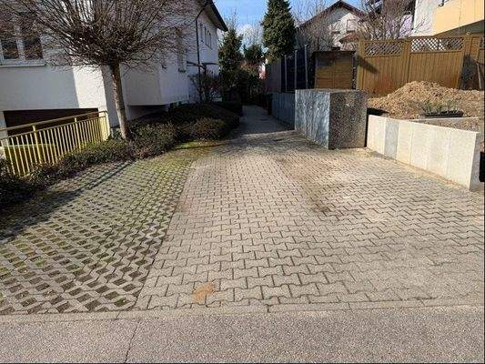 PKW-Stellplatz (rechts)