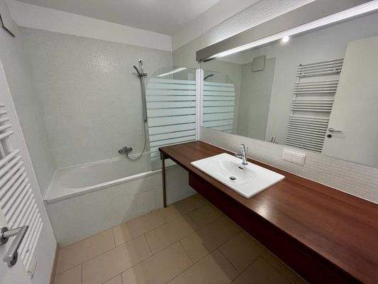 90927f93-2093-47e5-9