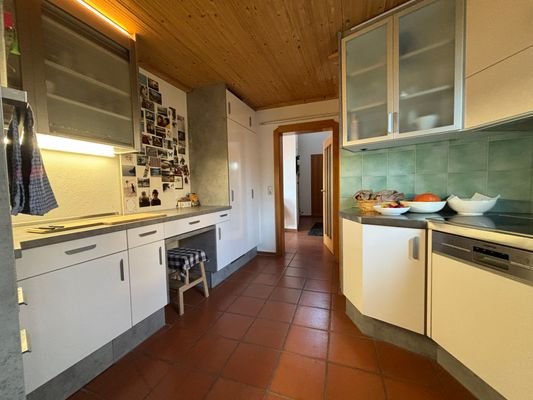 Einbauküche mit Speisekammer