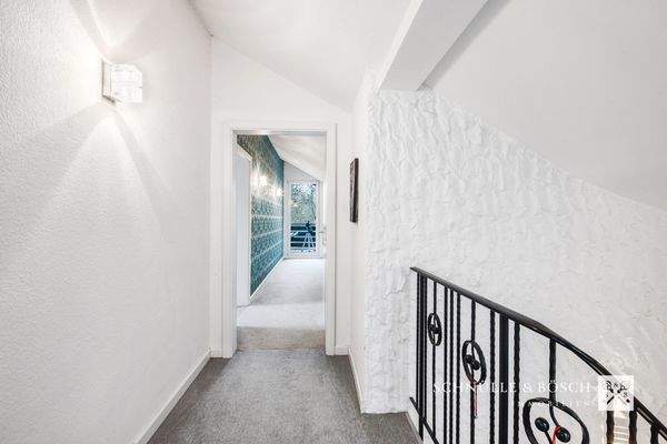 Im Obergeschoss geht es großzügig weiter