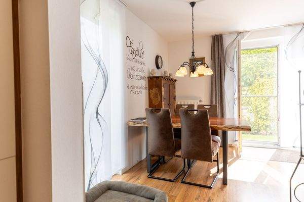 Modernes Familienhaus mit Traumgarten und Blick ins Grüne