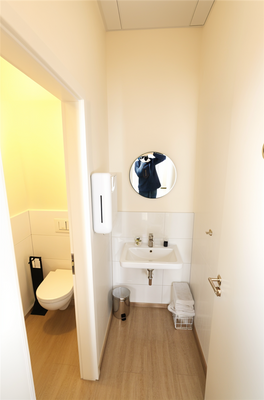Mitarbeitertoilette (Raum 9) (2).png