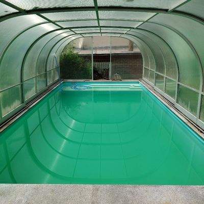 Überdachter Poolbereich