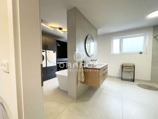 Mehr als ein Badezimmer, vielmehr eine Oase...