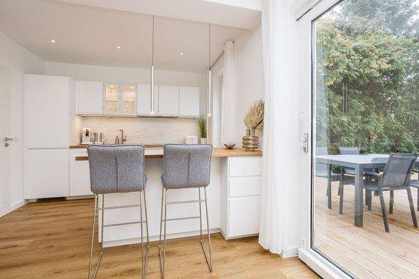 with access to the terrace