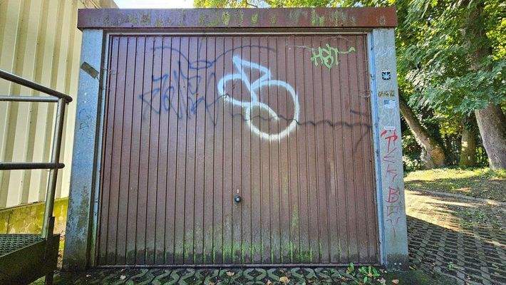 separates Lager auf dem Grundstück - geschlossen