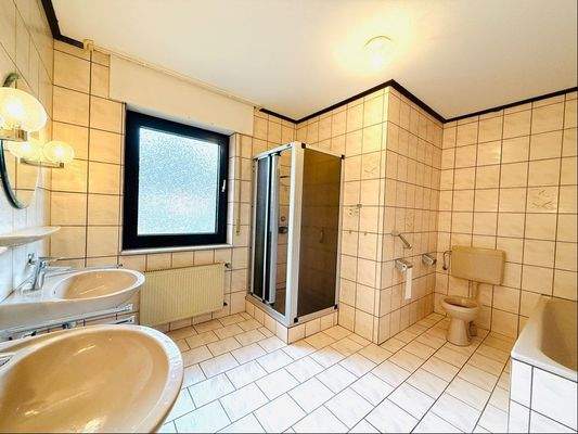 Badezimmer im Erdgeschoss