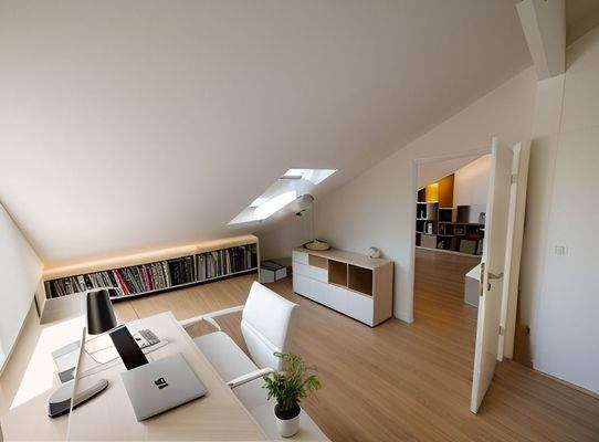 Arbeitszimmer mit Dachflächenfenster - Einrichtungsvorschlag -