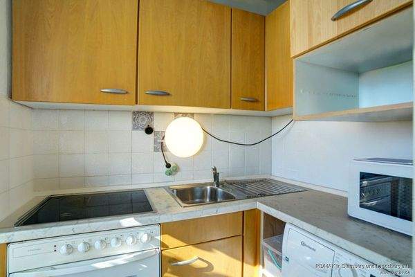 Helle, freundlich und gut ausgestattete Küche