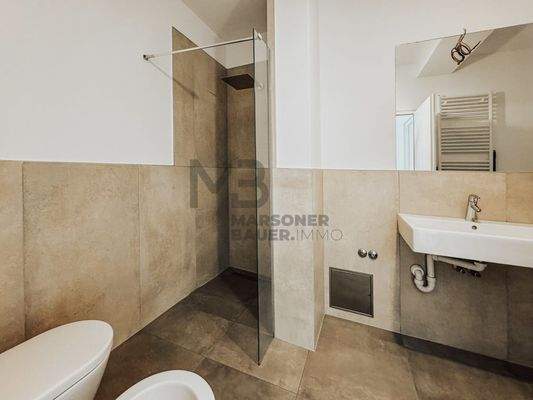 Bad mit Dusche und Badewanne - bagno con doccia e vasca