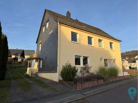 Außenansicht|Straßenseite Zugang zur Hauptwohnung 