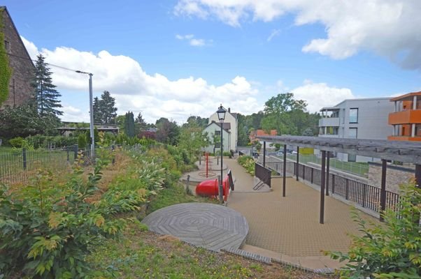 Spielplatz hinter dem Haus