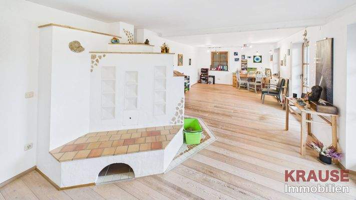 Wohnzimmer mit Kachelofen