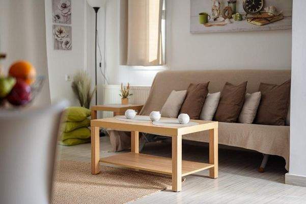 Ligaria: Villa mit drei Wohnungen und Pool zu verkaufen