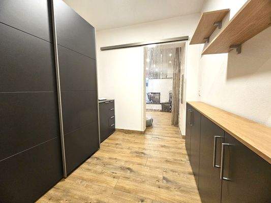 Flur mit Blick zum Wohnbereich