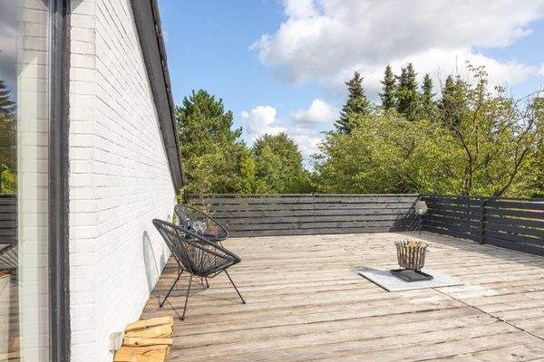 mit Ausblick ins Grüne