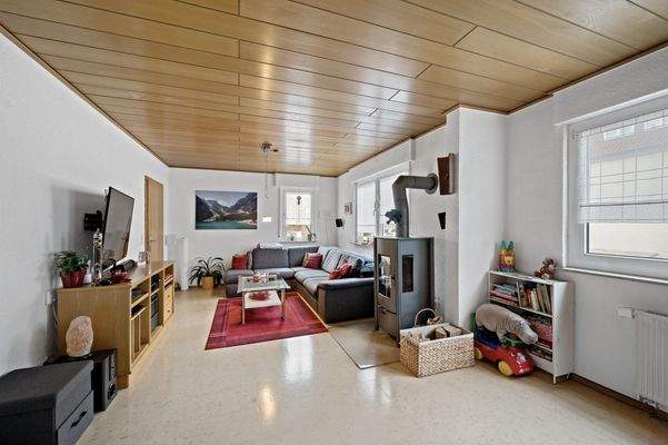 Wohnzimmer mit Kachelofen