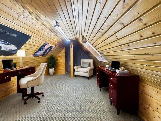 Mustermöbilierung ausgebauter Spitzboden